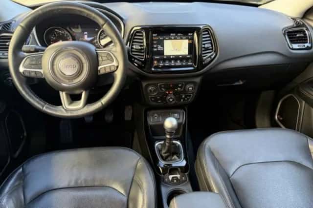 Jeep Compass (2017) thumbnail 3