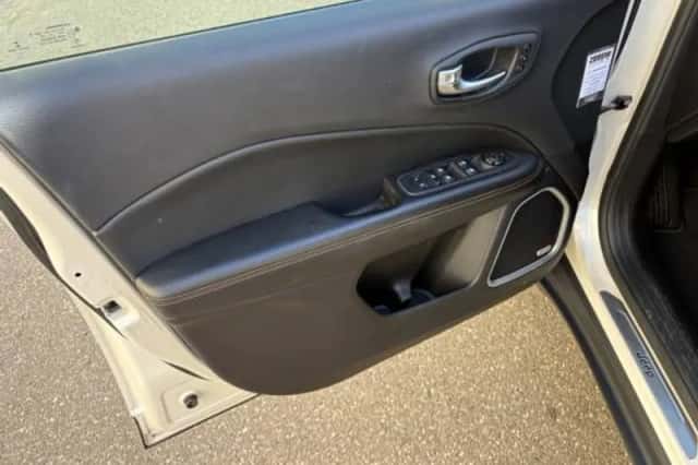 Jeep Compass (2017) thumbnail 6