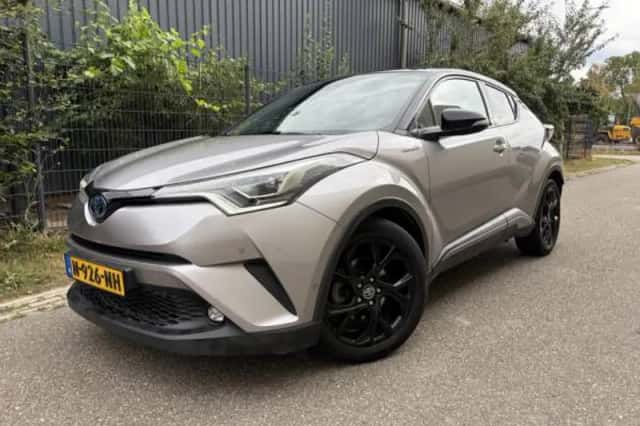 Toyota C-HR (2017) thumbnail 1