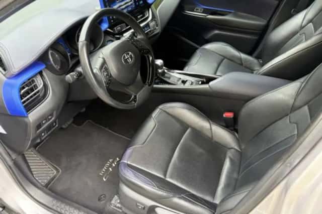 Toyota C-HR (2017) thumbnail 5