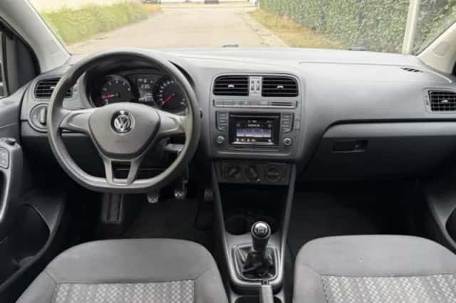Volkswagen Polo (2016) thumbnail 3