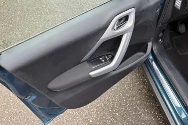 Peugeot 2008 (2016) thumbnail 6