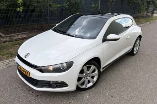 Volkswagen Scirocco (2010) thumbnail 2
