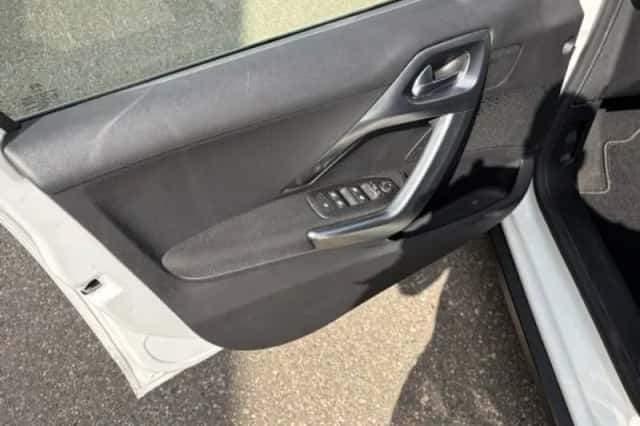 Peugeot 2008 (2019) thumbnail 6