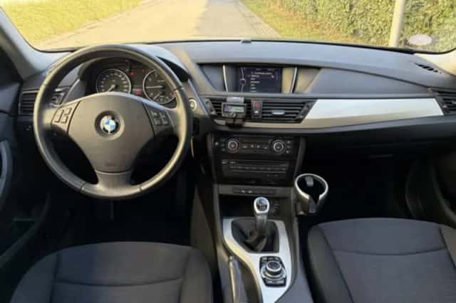 BMW X1 (2012) thumbnail 3