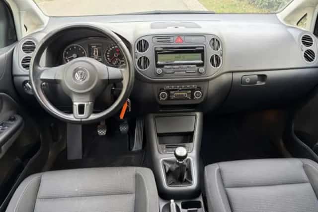 Volkswagen Golf (2011) thumbnail 3