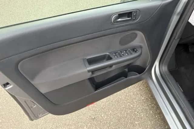 Volkswagen Golf (2011) thumbnail 6
