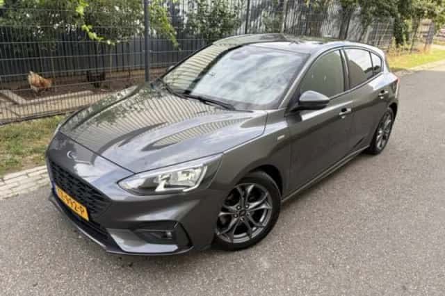 Ford Focus (2018) thumbnail 2