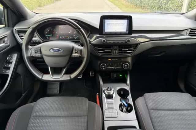 Ford Focus (2018) thumbnail 3