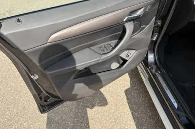 BMW X1 (2017) thumbnail 6