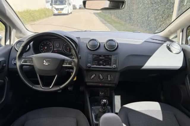 SEAT Ibiza (2016) thumbnail 3