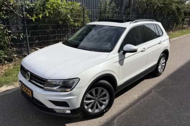 Volkswagen Tiguan (2017) thumbnail 2