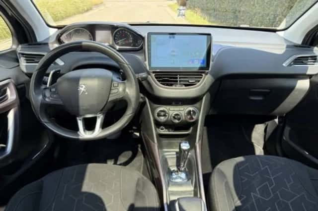Peugeot 2008 (2015) thumbnail 3