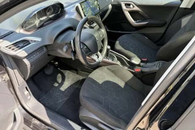 Peugeot 2008 (2015) thumbnail 6