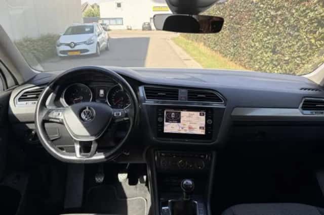 Volkswagen Tiguan (2018) thumbnail 3