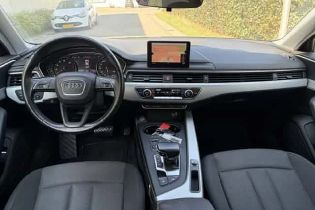 Audi A4 (2016) thumbnail 3