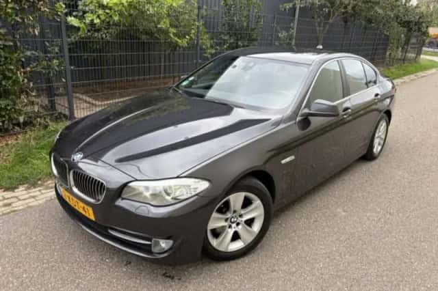 BMW 5-Serie (2013) thumbnail 2