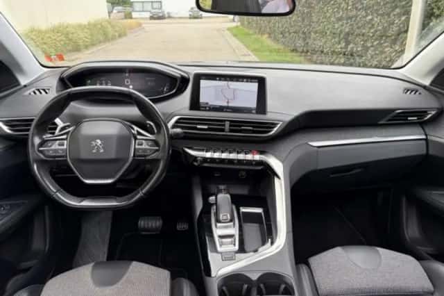 Peugeot 3008 (2019) thumbnail 3
