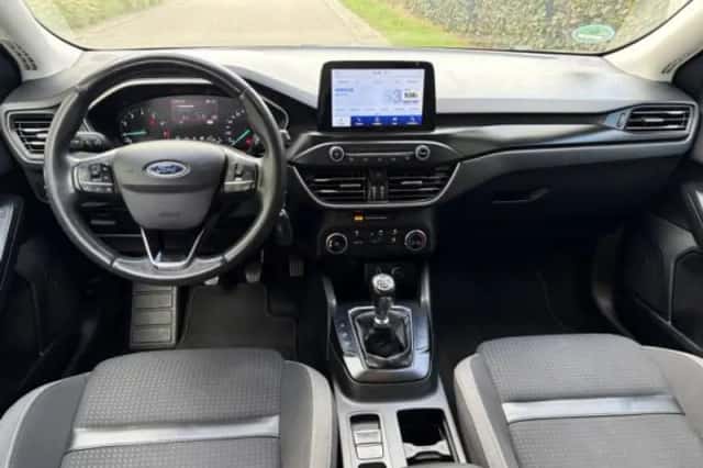 Ford Focus (2019) thumbnail 3
