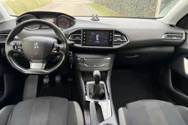 Peugeot 308 (2016) thumbnail 3