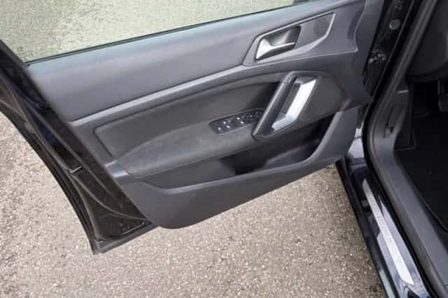Peugeot 308 (2016) thumbnail 6