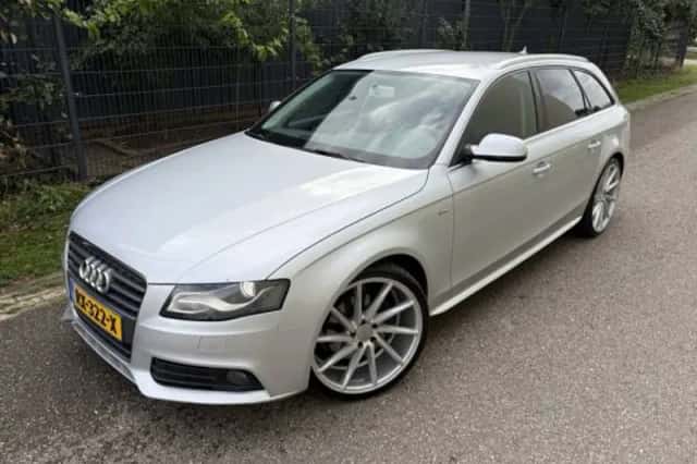 Audi A4 (2010) thumbnail 2