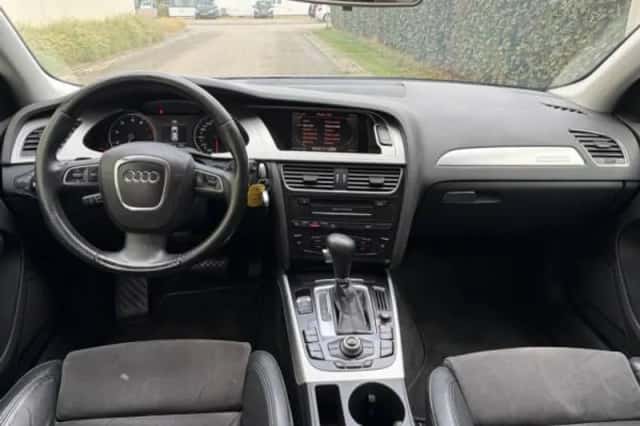 Audi A4 (2010) thumbnail 3