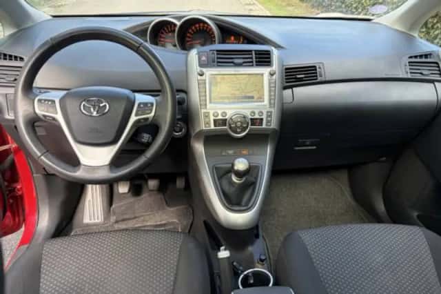 Toyota Verso (2010) thumbnail 2