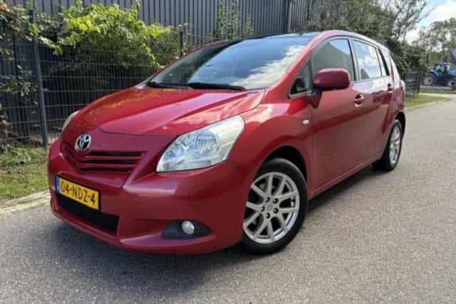 Toyota Verso (2010) thumbnail 3