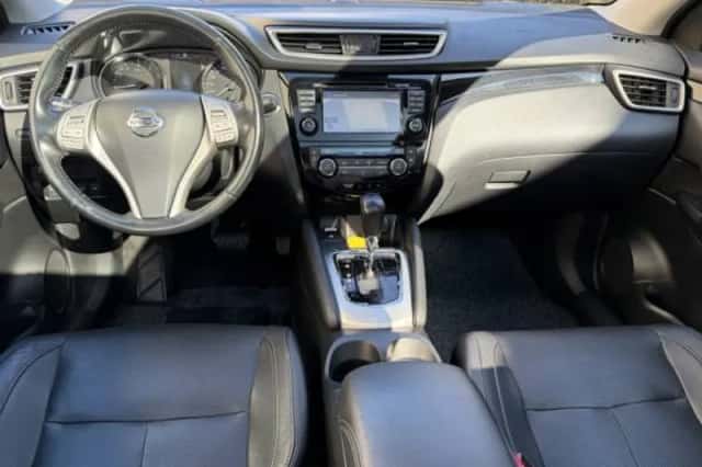 Nissan Qashqai (2015) thumbnail 3