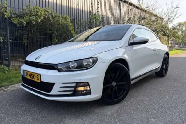 Volkswagen Scirocco (2015) thumbnail 1
