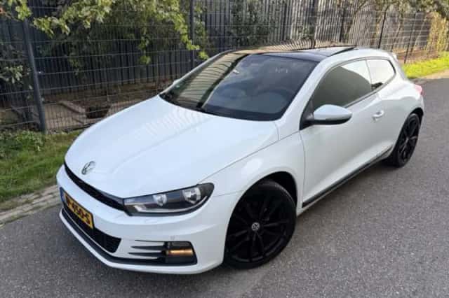 Volkswagen Scirocco (2015) thumbnail 2