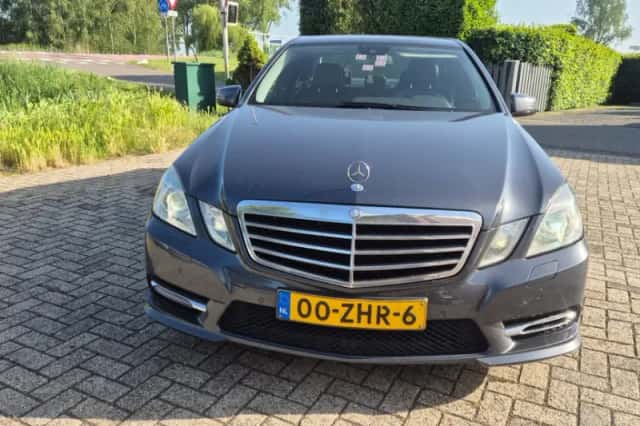 Mercedes-Benz E-Klasse (2012) thumbnail 2