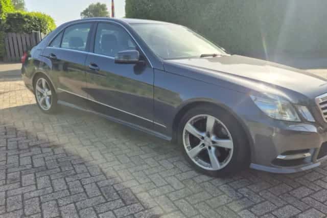 Mercedes-Benz E-Klasse (2012) thumbnail 3