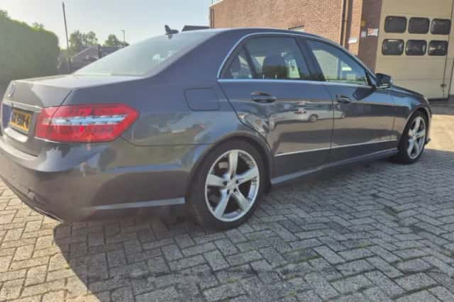 Mercedes-Benz E-Klasse (2012) thumbnail 6
