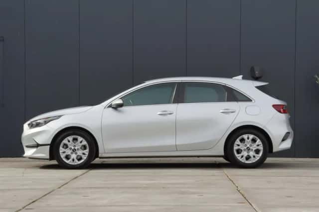 Kia Ceed (2023) thumbnail 2