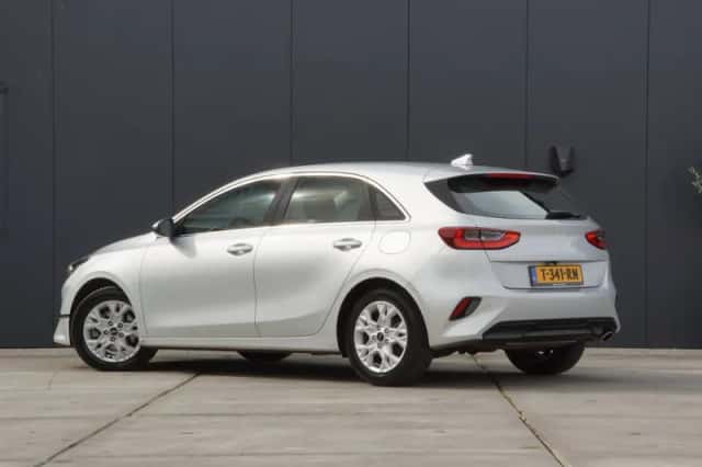 Kia Ceed (2023) thumbnail 4