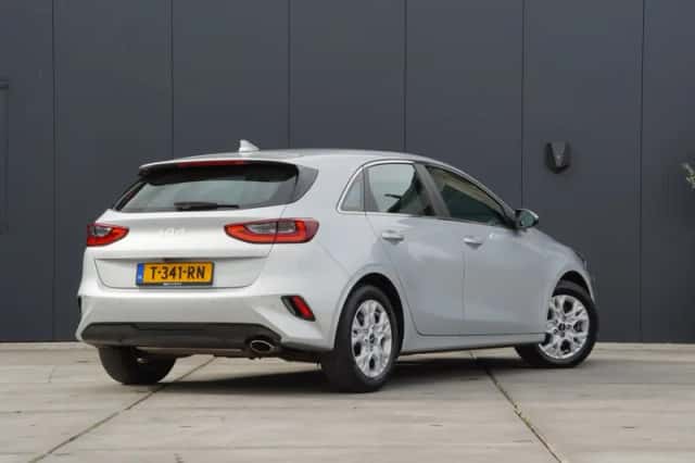 Kia Ceed (2023) thumbnail 5