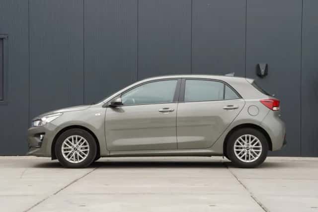 Kia Rio (2022) thumbnail 2