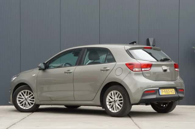Kia Rio (2022) thumbnail 4