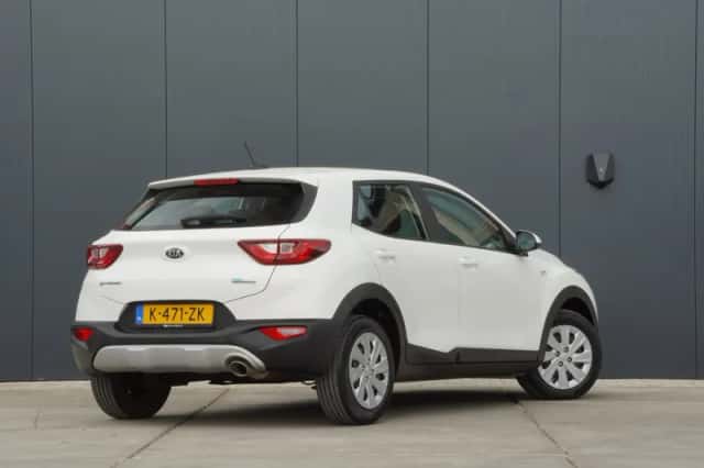 Kia Stonic (2021) thumbnail 5