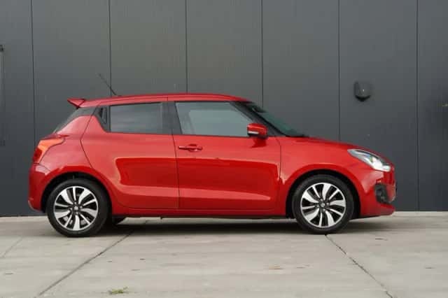 Suzuki Swift (2017) thumbnail 6