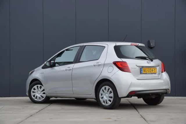 Toyota Yaris (2017) thumbnail 4