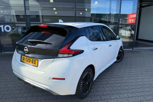 Nissan Leaf (2022) thumbnail 2