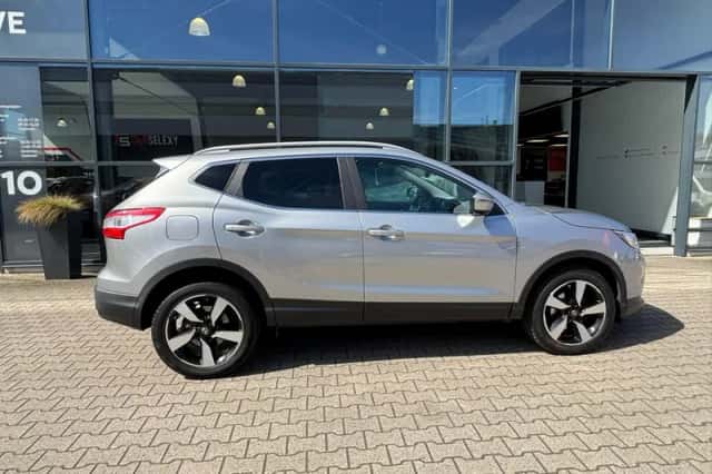 Nissan Qashqai (2016) thumbnail 5