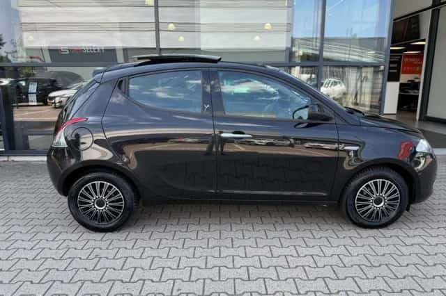 Lancia Ypsilon (2012) thumbnail 6