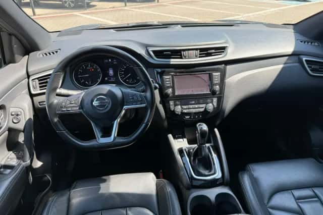 Nissan Qashqai (2019) thumbnail 3