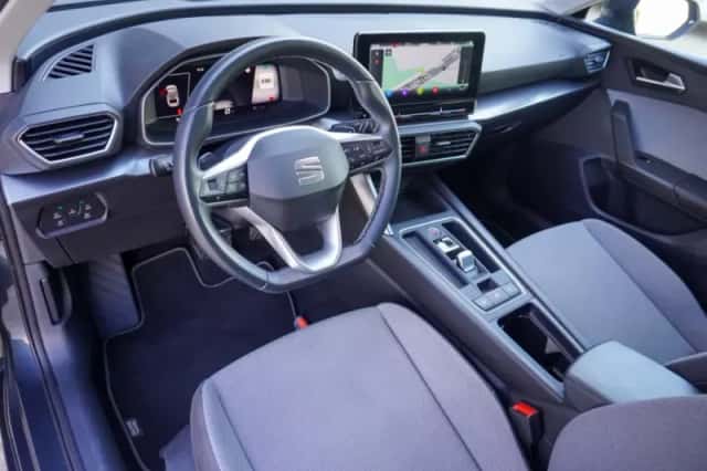 SEAT Leon (2023) thumbnail 3