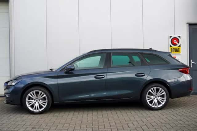 SEAT Leon (2023) thumbnail 4