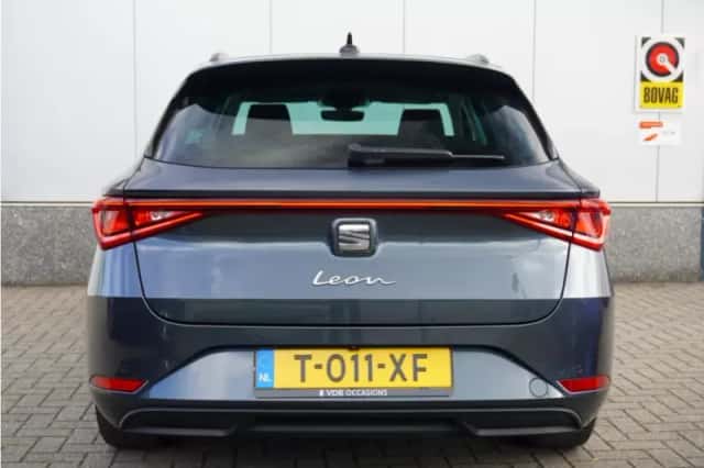 SEAT Leon (2023) thumbnail 6